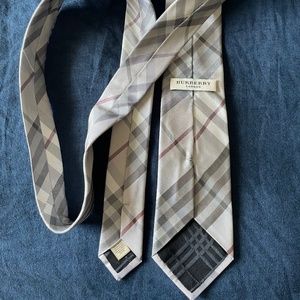 Burberry silk tie (grey)